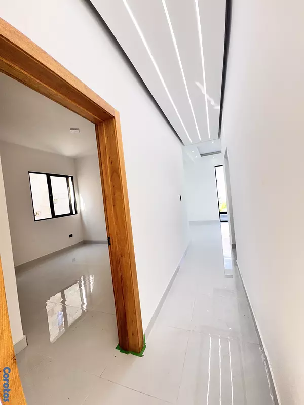 casas - venta de casa de lujo  con piscina en la autopista de San isidro con 3 niveles  7