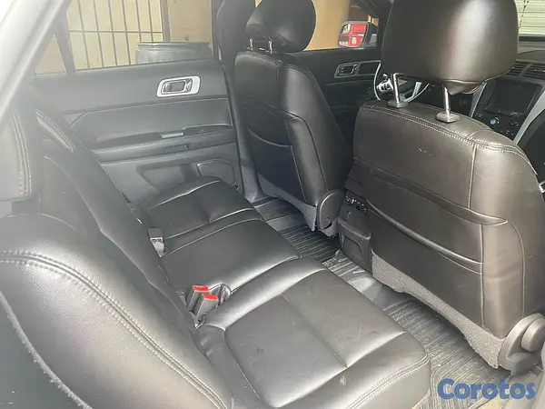 jeepetas y camionetas - RD$550,000 negociable  13