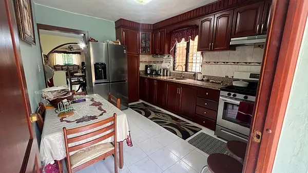 casas - Casa de dos niveles en venta, en Villa Aura Santo Domingo  4