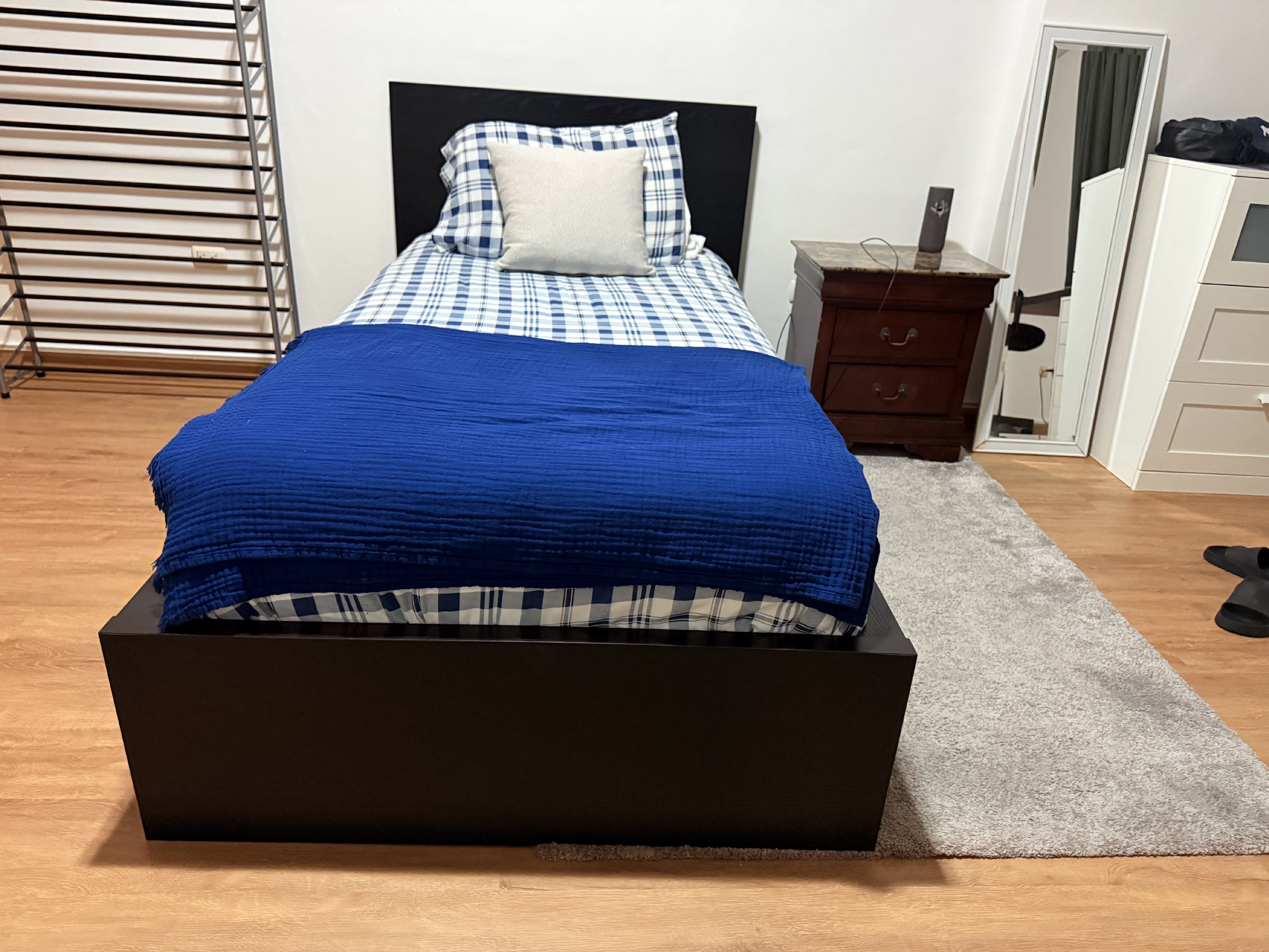 muebles y colchones - Juego de habitación completo (cama twin, mesa de noche, guardarropa) 1