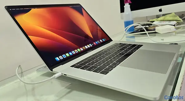 computadoras y laptops - Macbook pro Retina 15 Pulg Core i7 Ram 16gb ddr4 Disco 512gb SSD año 2018 2
