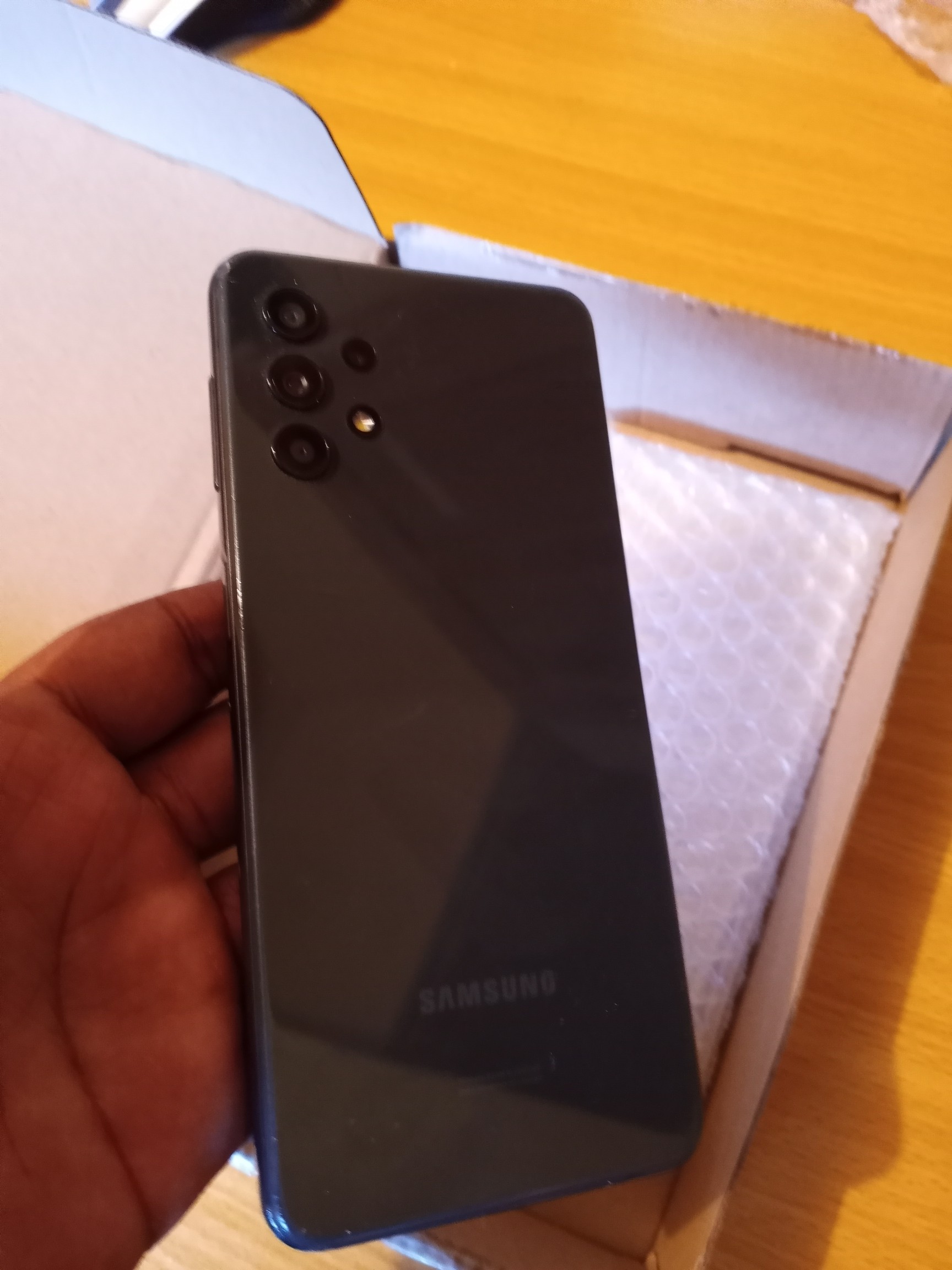 celulares y tabletas - Samsung galaxy A32 64gb 5g cuatro cámara azul oscuro internacional condiciones.  3