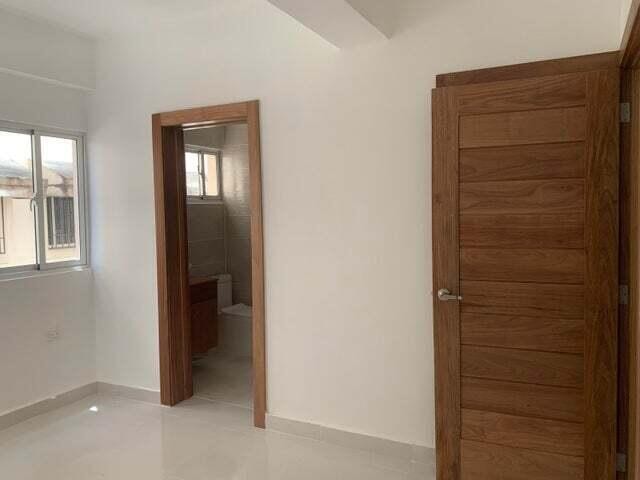 apartamentos - Apartamento en venta #24-1045 ideal para inversionista, con 3 hab piso 5. 2