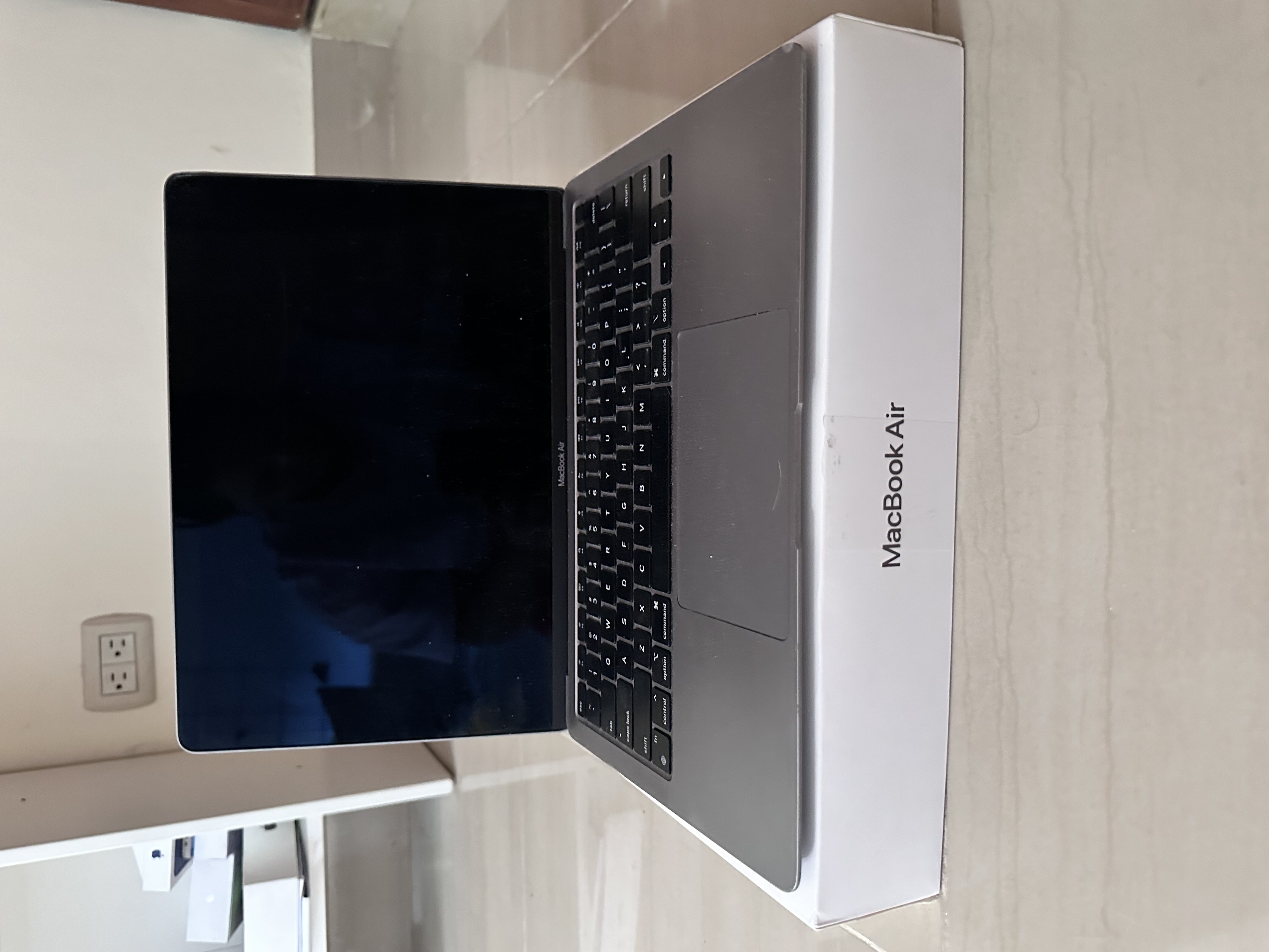 computadoras y laptops - MACBOOK AIR 13” M1 8/256 0