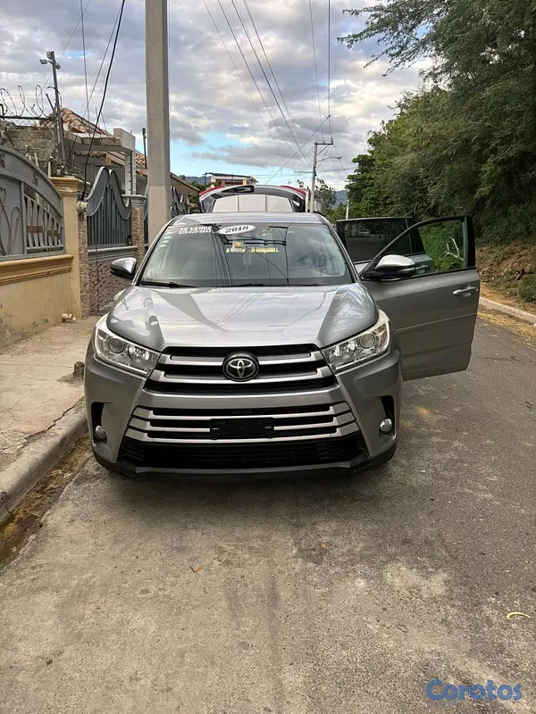 jeepetas y camionetas - Toyota higlander le 2018 8