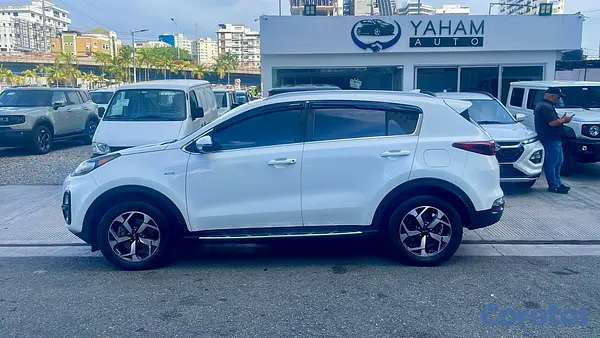 jeepetas y camionetas - KIA SPORTAGE LX 4WD 2020 4