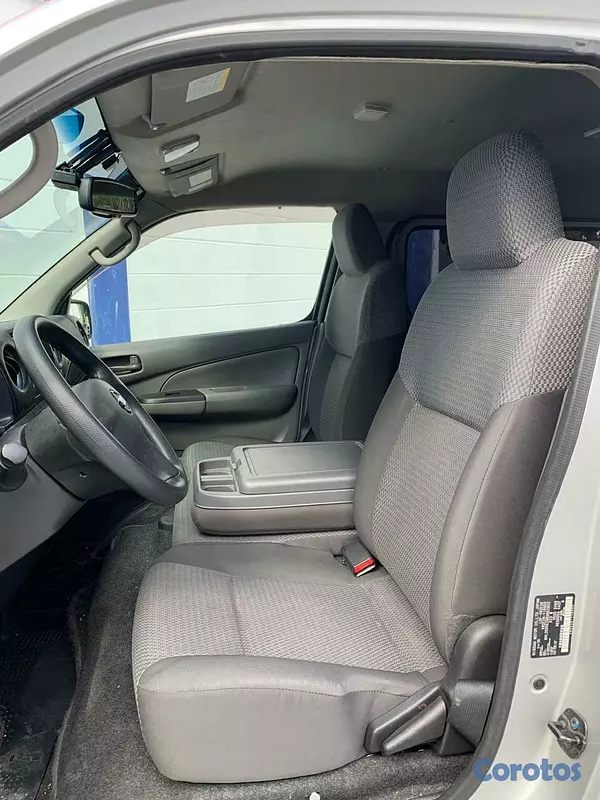 otros vehiculos - NISSAN NV350 CARAVAN  6
