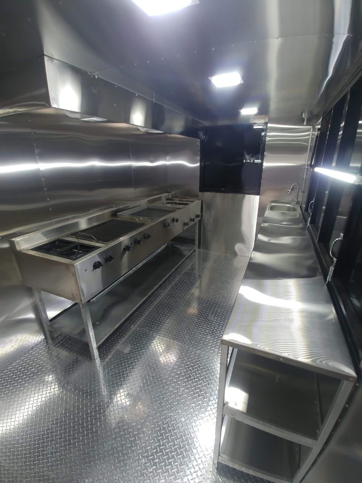 servicios profesionales - Preparación de estructura Food Truck.
¡Damos forma a tu idea sobre ruedas! 5