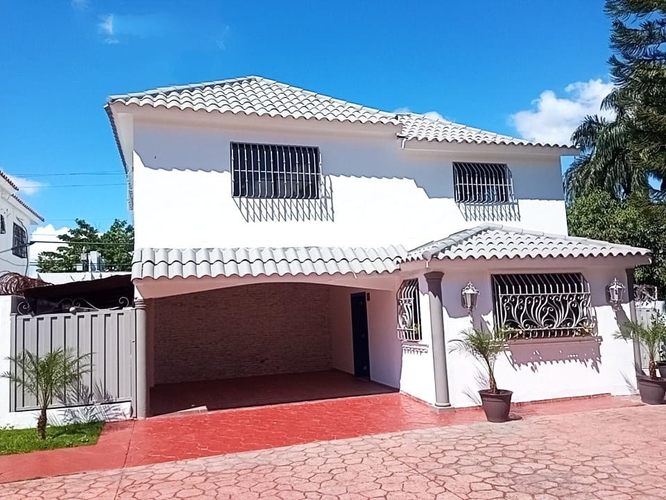 casas - VENDO ESPECTACULAR CASA EN RES. CERRADO PROX. A CUESTA HERMOSA II
CÓDIGO: PD213 0