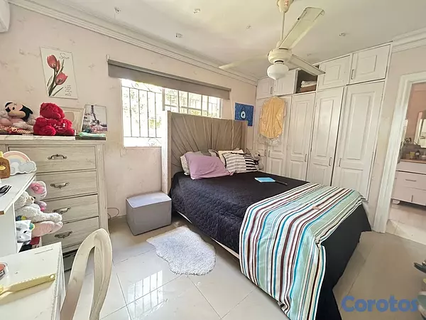 casas - vendo casa los Ríos de dos muebles 5 habitaciones 4 de ellas con baño 3 parqueos 5