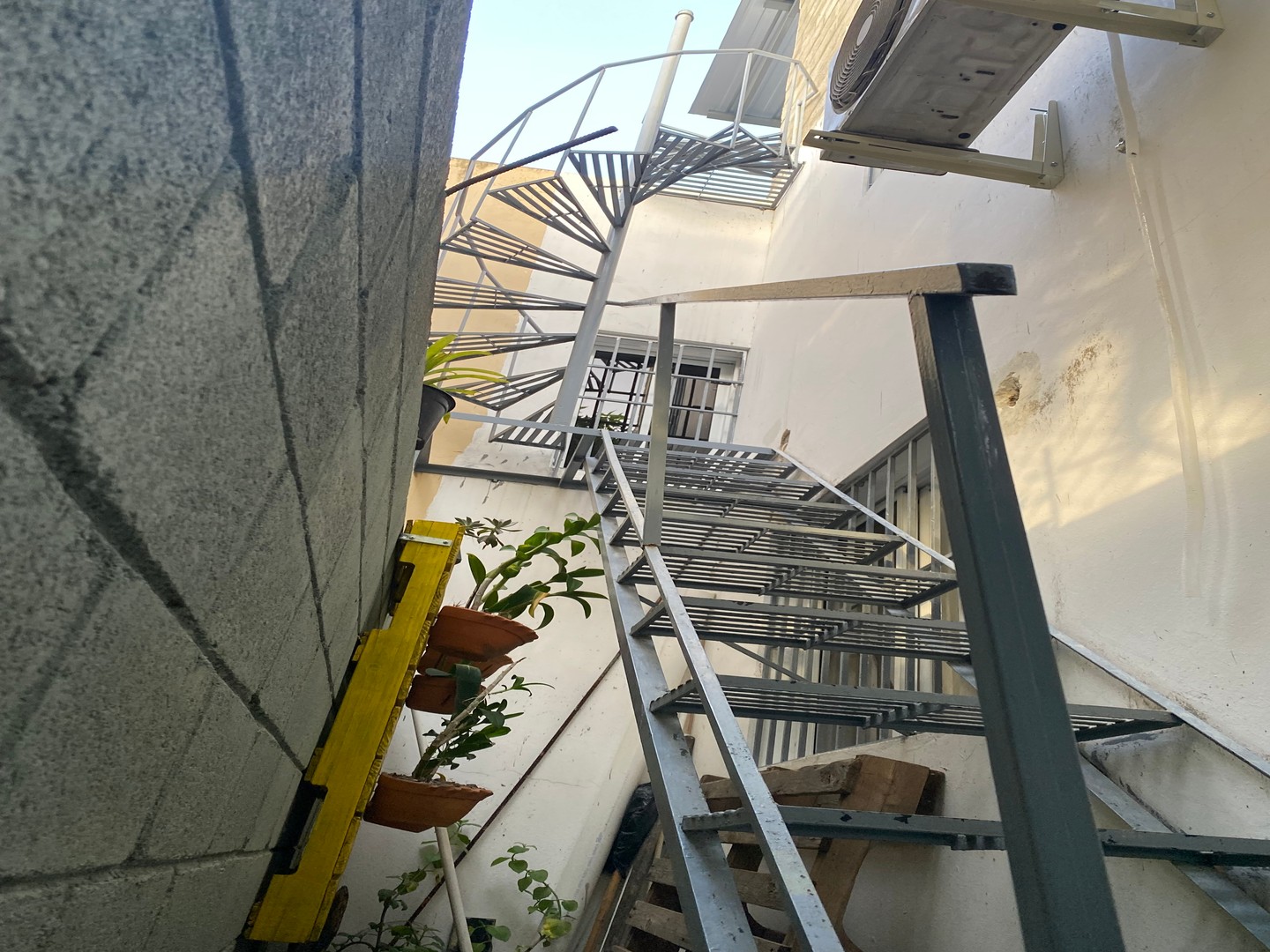herramientas, jardines y exterior - ESCALERA TIPO CARACOL AL 3ER PISO