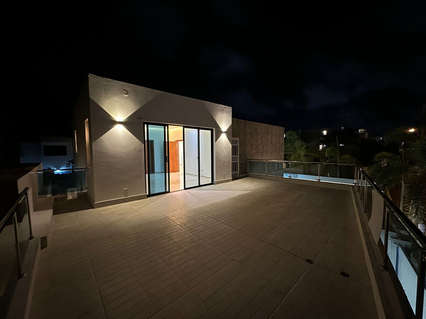apartamentos - ALQUILO CASA EN BELLA VISTA CON  LINEA BLANCA

U$6,300 

- 370mst  6