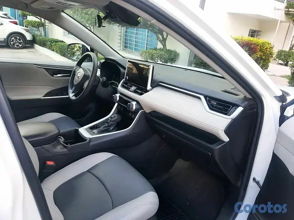 jeepetas y camionetas - Toyota rav4 2023 xle clean  10