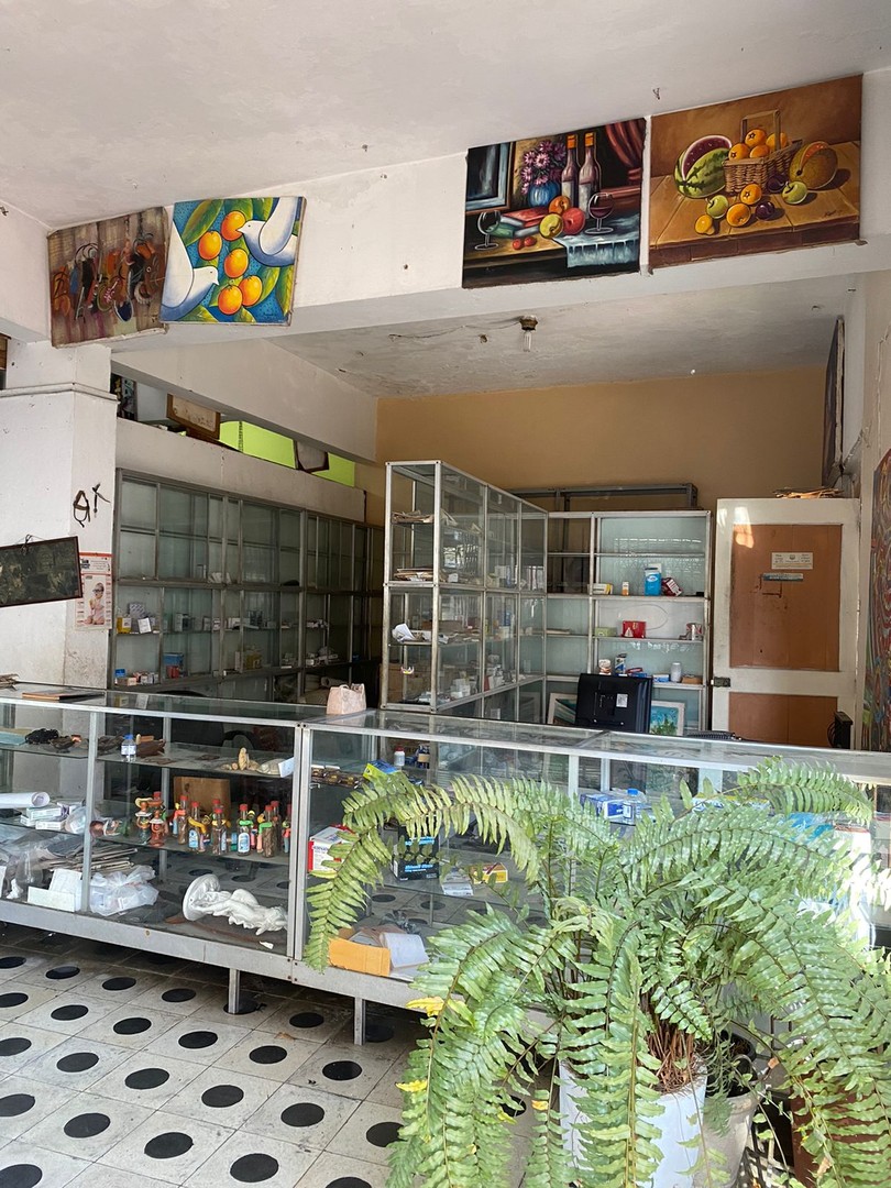 oficinas y locales comerciales - Alquiler Local Próximo a la Calle el Conde, Zona Colonial, Santo Domingo