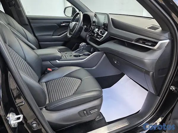 jeepetas y camionetas - Toyota highlander 2022 XSE  4