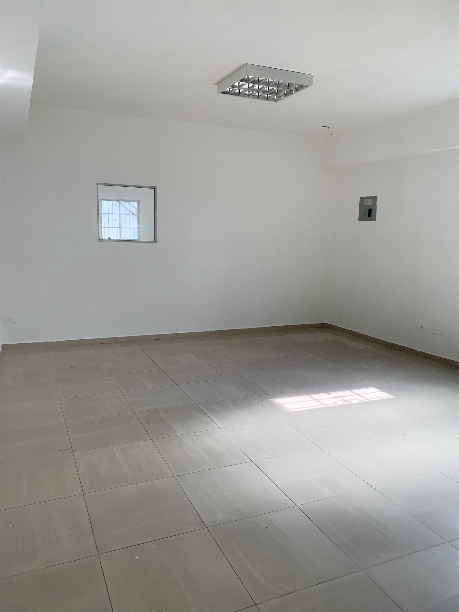 oficinas y locales comerciales - Local bella vista 160m 1400 usd 1