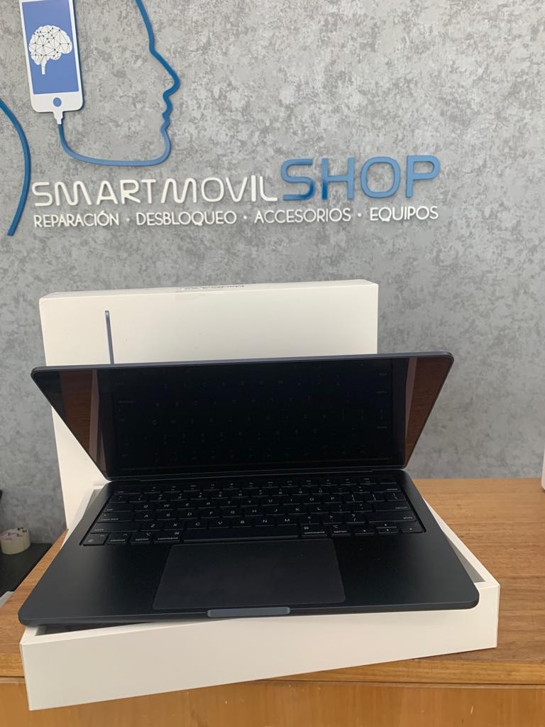 computadoras y laptops - MACBOOK AIR M2 512GB NUEVA EN SU CAJA (SOMOS TIENDA FISICA) 0