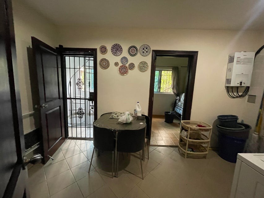 apartamentos - Apartamento en venta #24-1303 balcón, 3 hab. cocina fria y caliente, terraza. 4