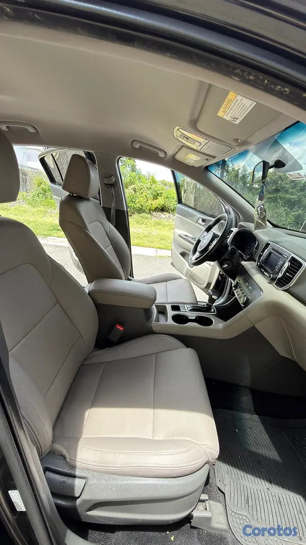 jeepetas y camionetas - Kia Sportage LX 2019 4x4 9