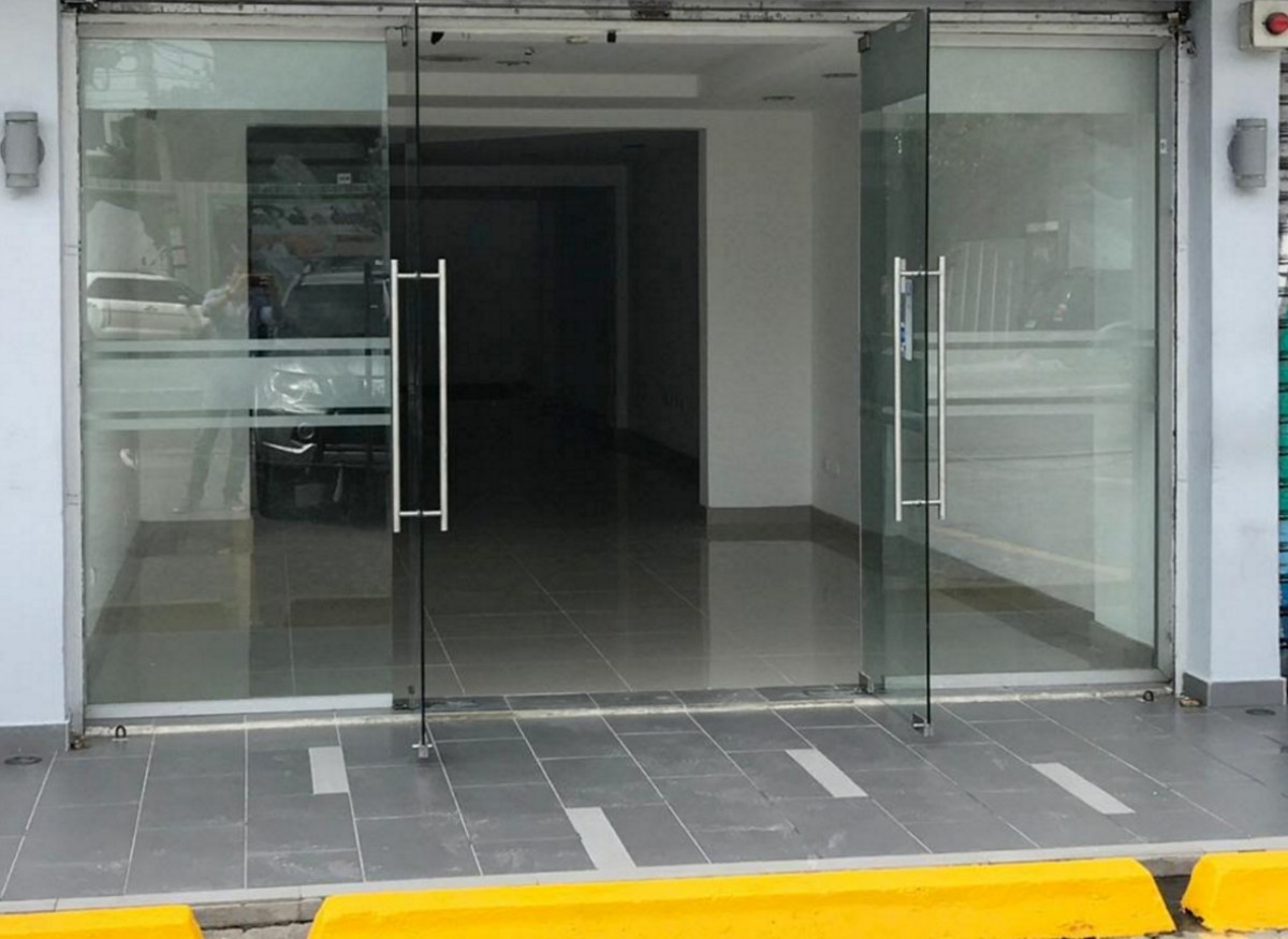 oficinas y locales comerciales - 🔵 Alquilo Local 100 mts en bella vista 1er piso 
 5