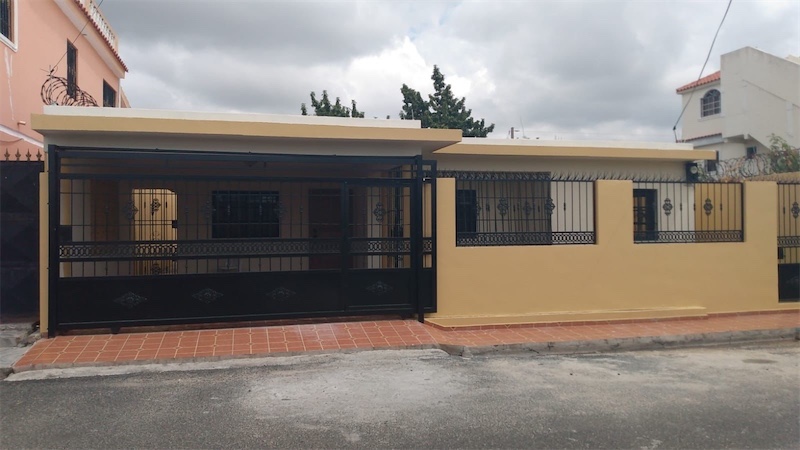 casas - Venta de casa en la autopista de san Isidro prado oriental Santo Domingo este  1