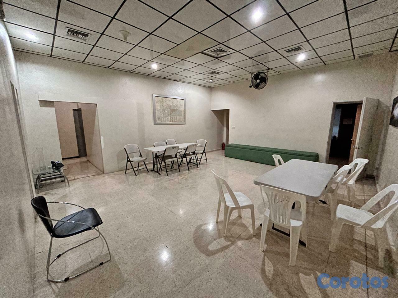 oficinas y locales comerciales - Oportunidad de Alquiler! Local en la Rómulo 127 m² 4