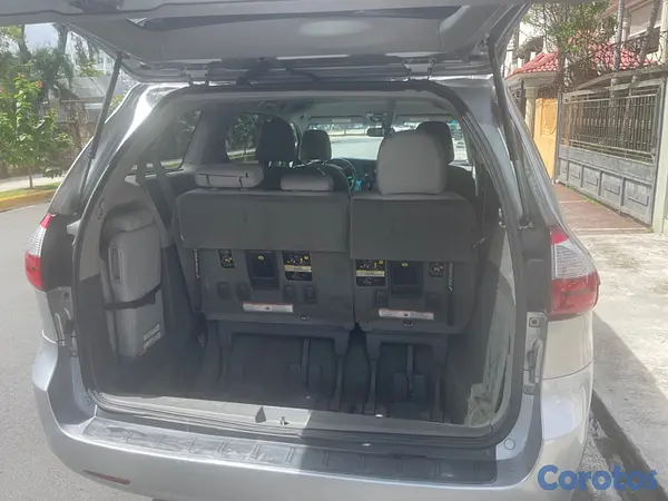 jeepetas y camionetas - Se vende sienna 2016 3