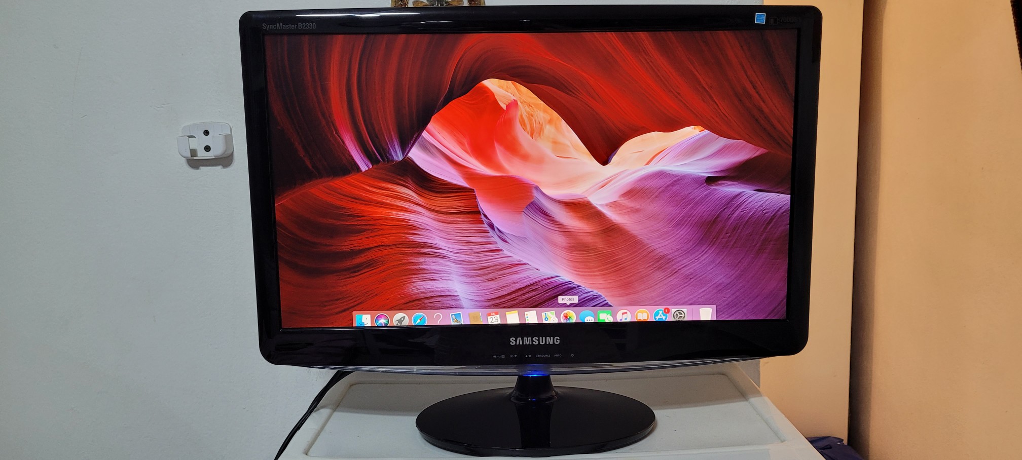 computadoras y laptops - Monitor Samsung 24 Pulg Con Bocinas 1