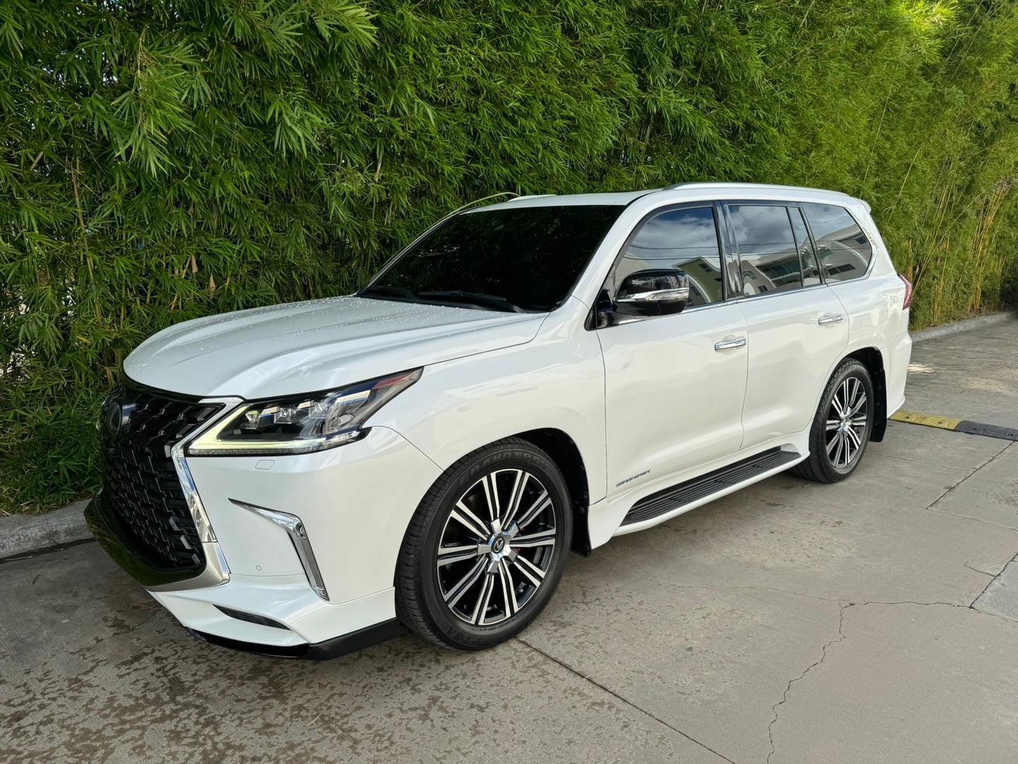 jeepetas y camionetas - Lexus LX 570 2017