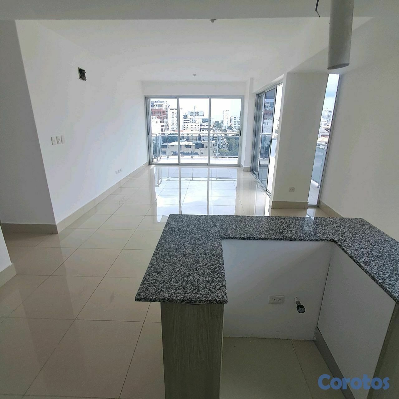 apartamentos - Apartamento con vista limpia en Evaristo Morales piso alto 10