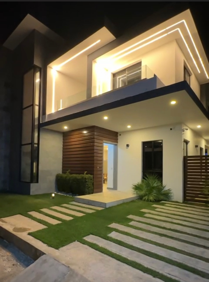 casas - Venta de Villa en punta cana con piscina zona turística República Dominicana  0