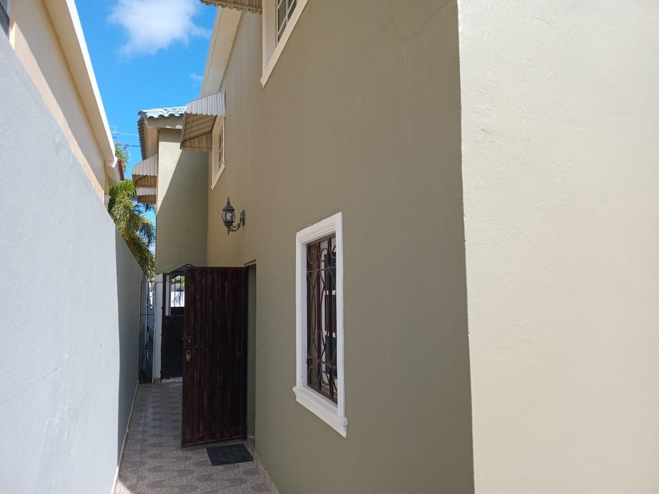 casas - Vendo casa de 2 niveles ubicada en Gurabo

 1