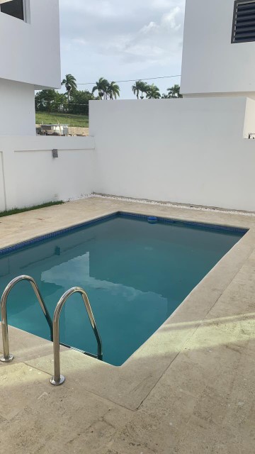 casas - Amplia y cómoda casa 🏠 próximo a playa dorada con piscina