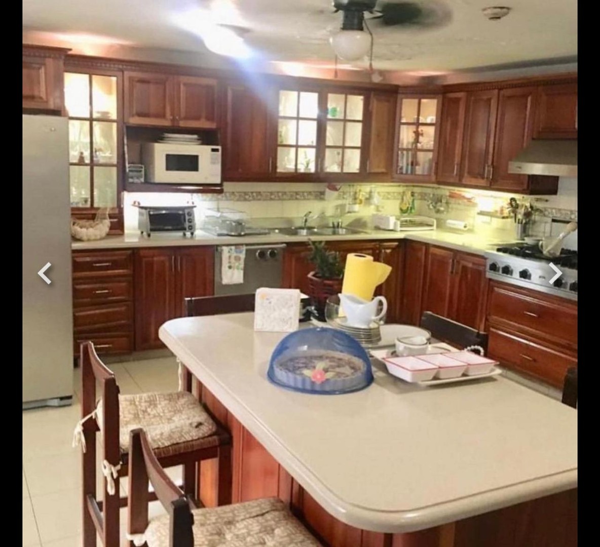apartamentos - Casa en Venta Piantini

Casa de 2 niveles en Piantini con 405 metros de terreno  0