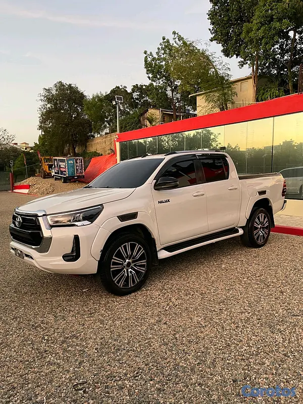 jeepetas y camionetas - Toyota hilux 2019 limited  4
