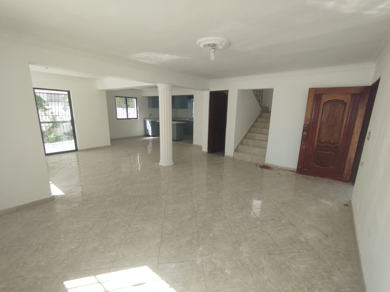 casas - Se Vende Casa en Los Rios Sector Colinas del Seminario.
200mst
RD$15,500.000 5