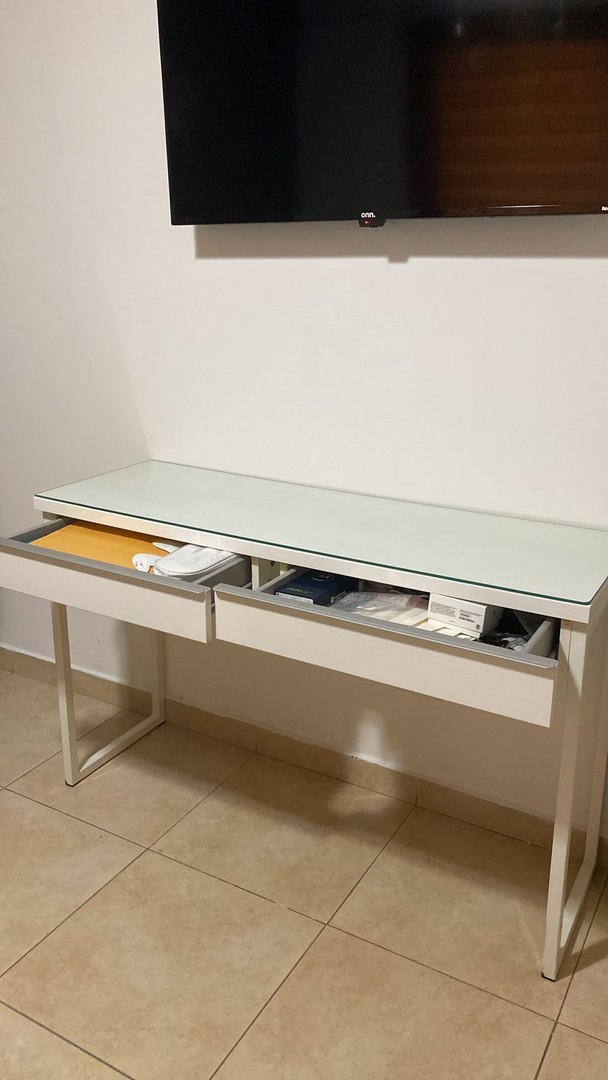 muebles y colchones - Escritorio para el hogar IKEA Blanco Modelo BESTA BURS 3