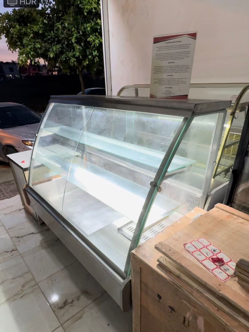 servicios profesionales - Vitrina Fría de Resposteria, 6 pies 3