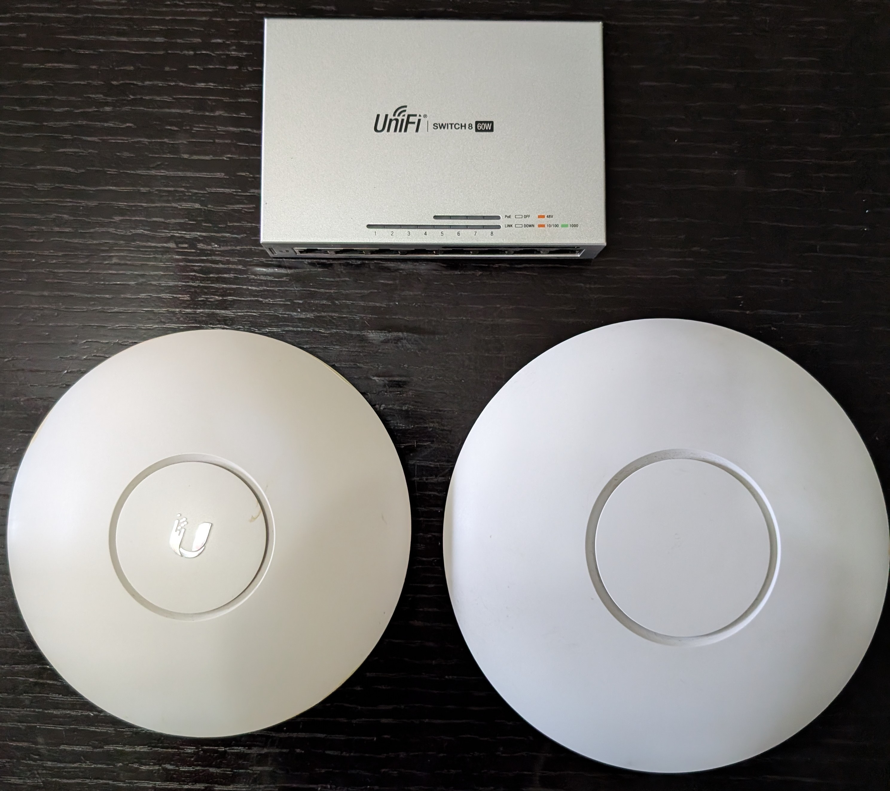otros electronicos - Ubiquiti WiFi kit access point + Switch