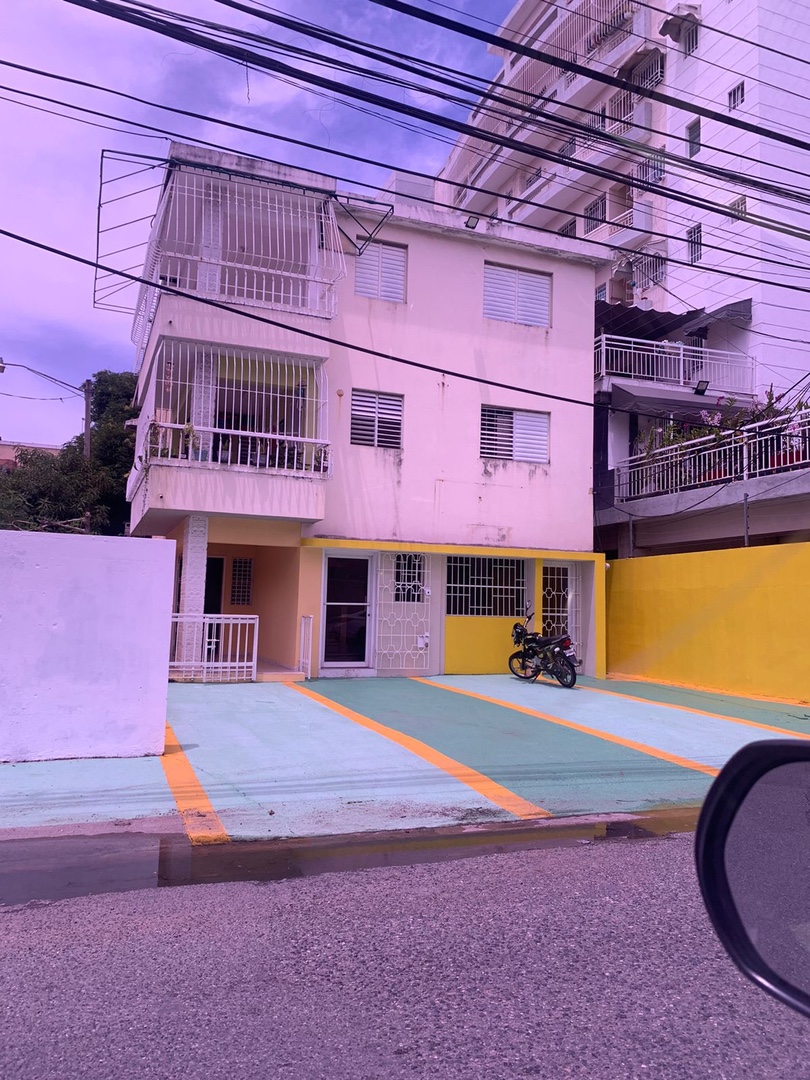 apartamentos - Vendo edificio en la zona Universitaria cerca de la santiago y la Gómez 267.48 