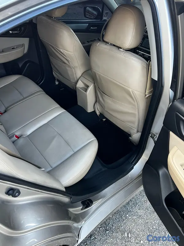 carros - Subaru Legacy Premium  9