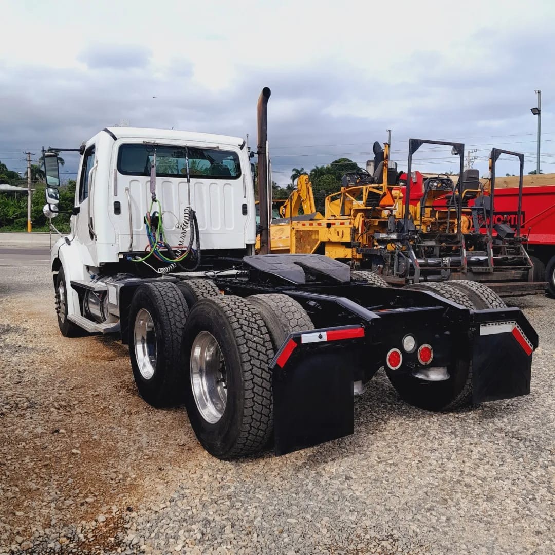 camiones y vehiculos pesados - Freightliner M2 106 año 2013  5
