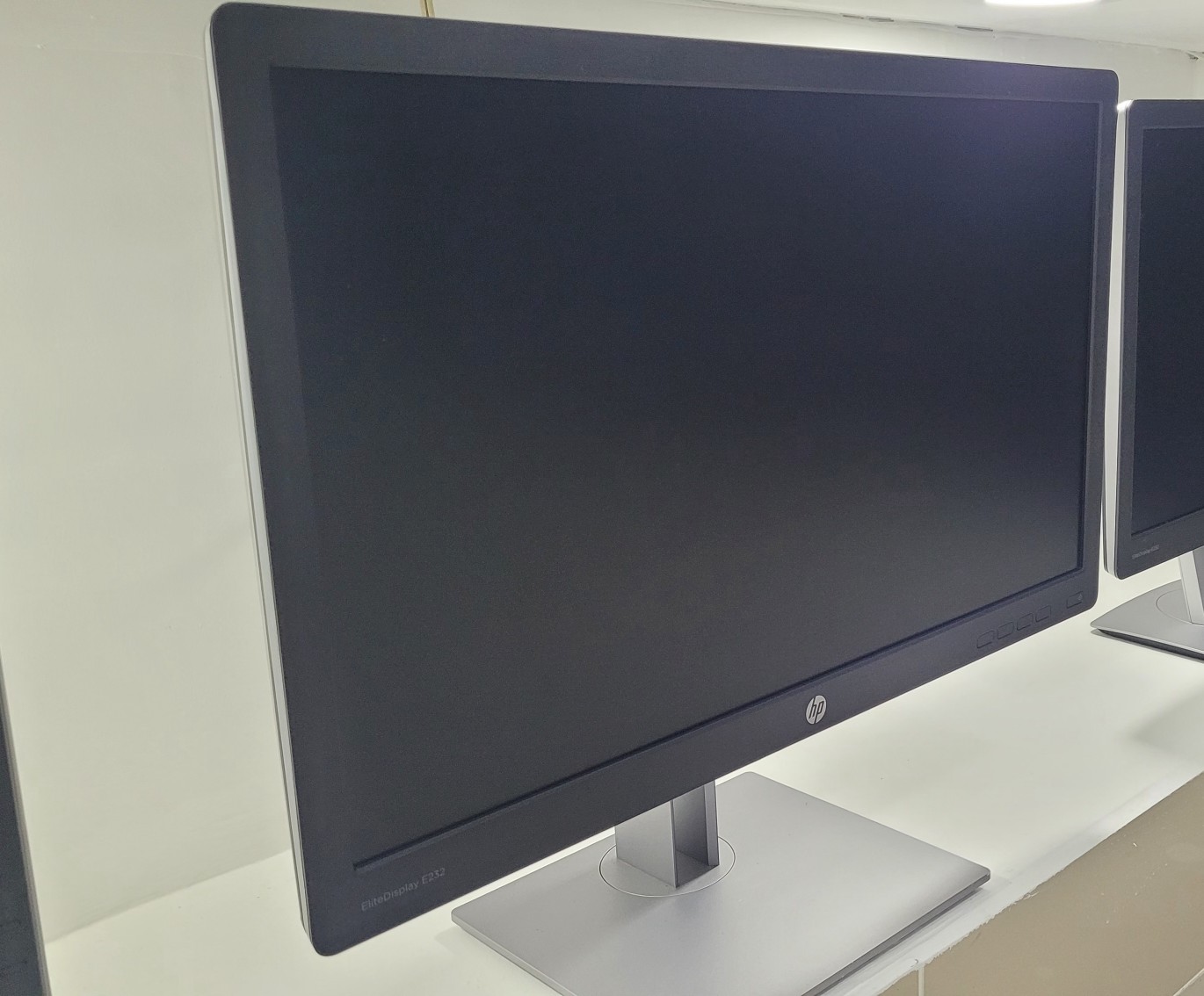 computadoras y laptops - Monitor 24 Pulg hp Full HD Con hdmi 0