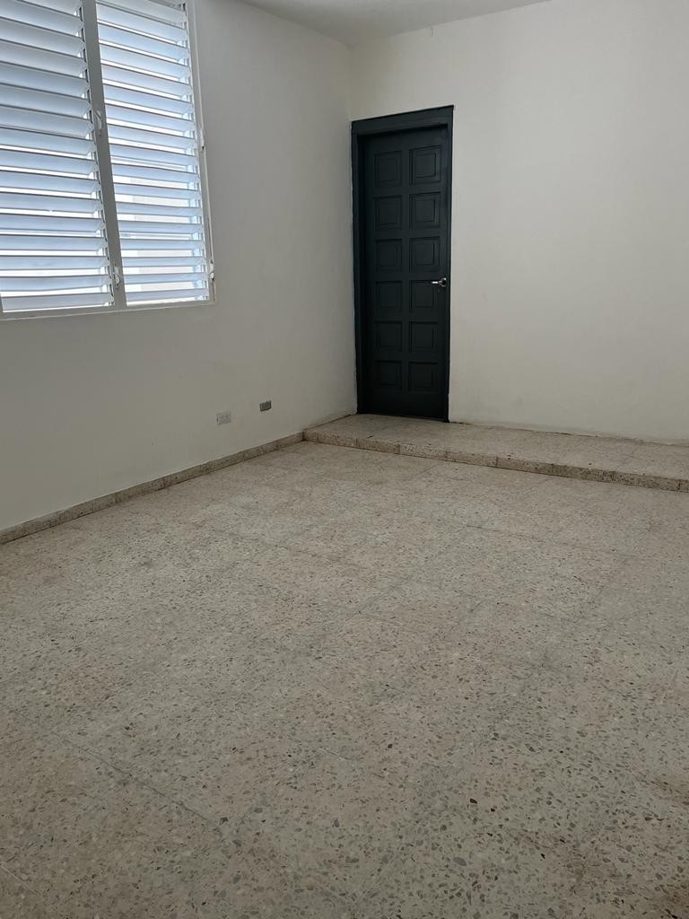 oficinas y locales comerciales - Alquilo local 3 Niveles 373 mts en La Feria 2