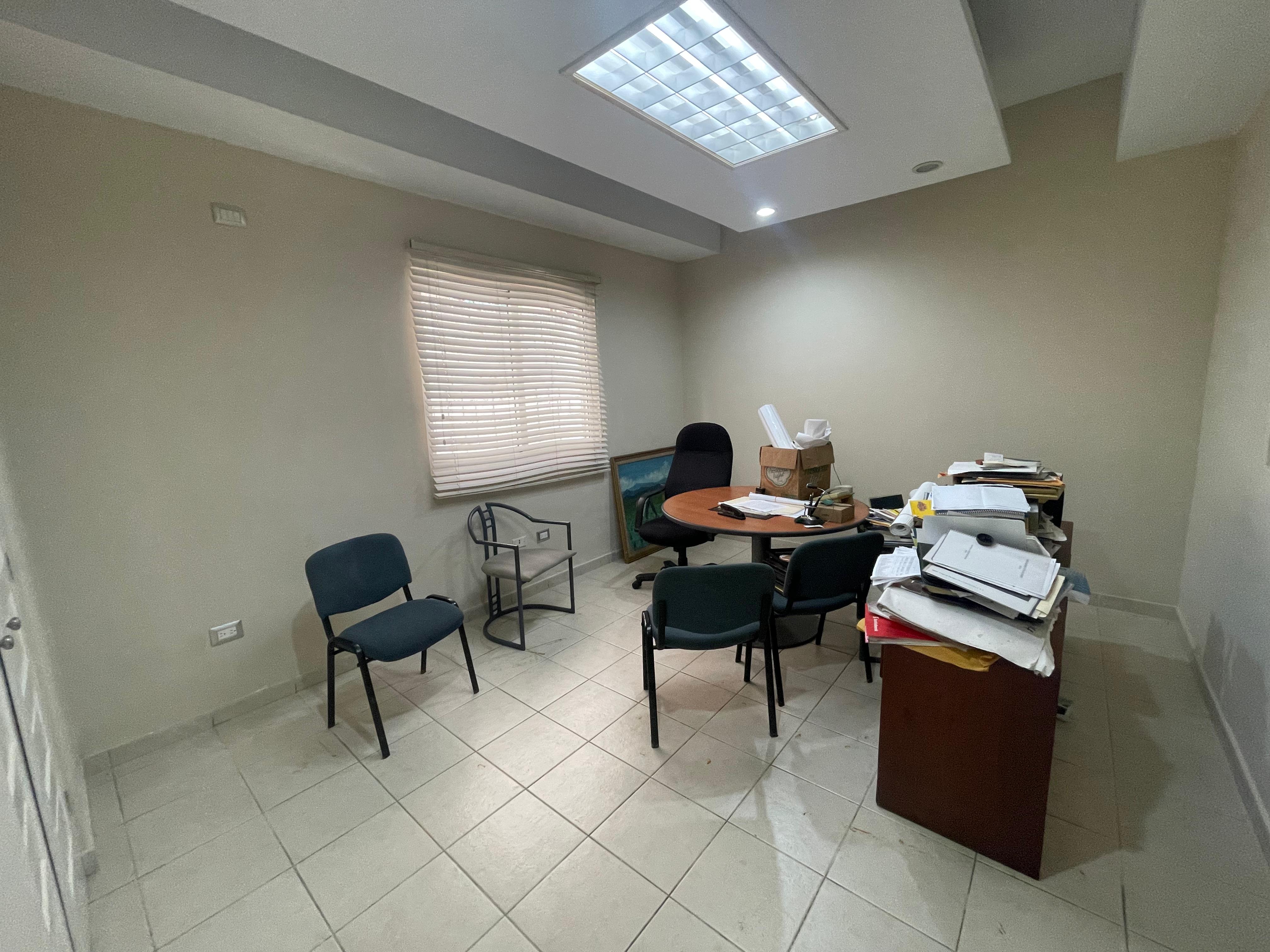 oficinas y locales comerciales - Local comercial 120 mts en Zona Universitaria 3