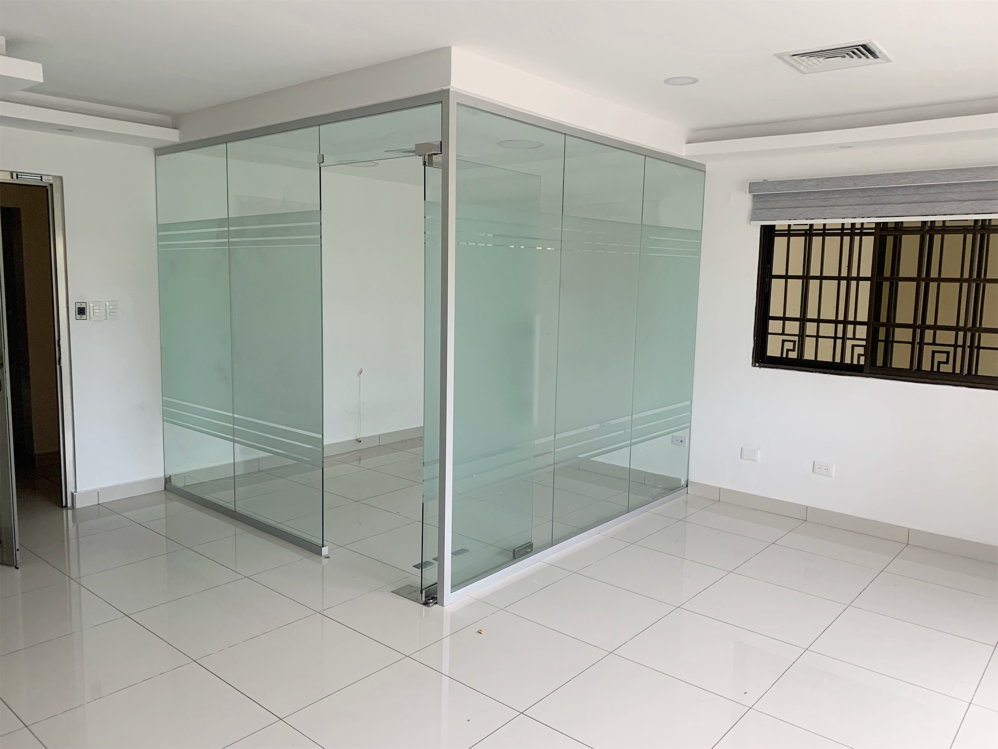 oficinas y locales comerciales - Local comercial y corporativo en los prados  6