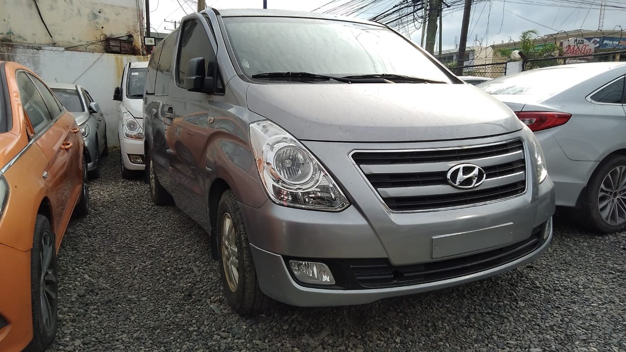 jeepetas y camionetas - HYUNDAI GRAN STAREX 2018 GRIS