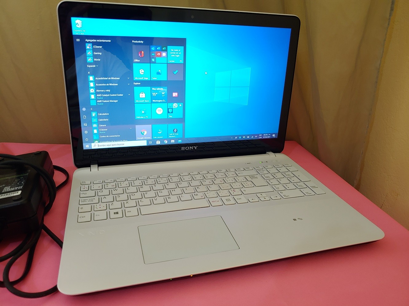 computadoras y laptops - Laptop SONY VAIO TOUCH AMD A10 2.9GHZ 6gb 500gb 768mb grafica radeon 8610g