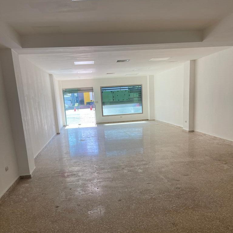 oficinas y locales comerciales - Amplio local 86mts en el Vergel 1er nivel 