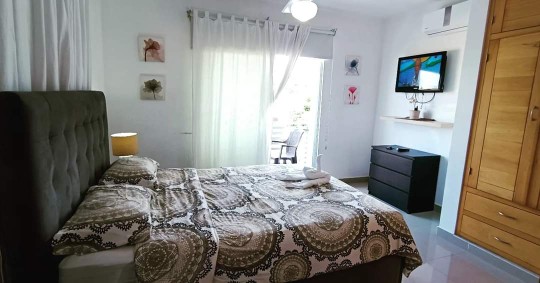 apartamentos - Airbnb Estudios amueblado 4to piso atrás de la unión médica Santiago 1